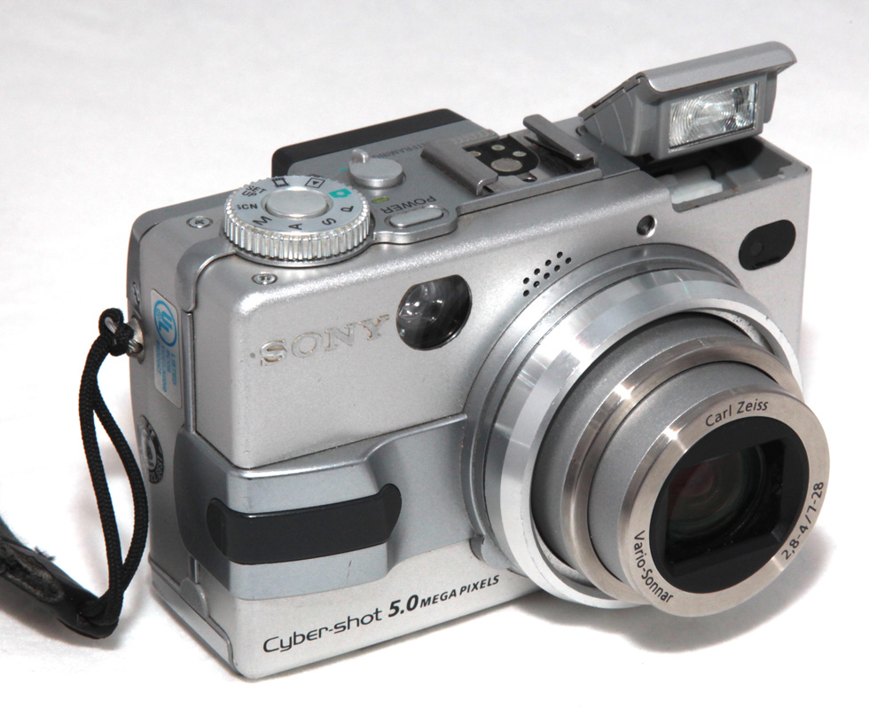 Sony Cyber Shot Dsc V1 Digital Camera 5 Meg Pix 4x Optical Zoom